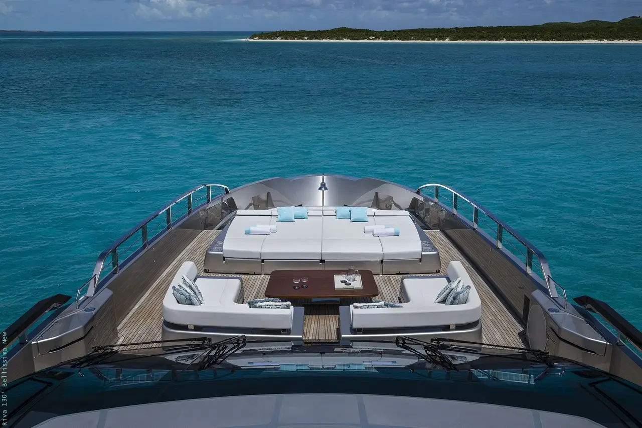 Riva 130, flybridge — Yacht Charter Marbella, Marbella. Cinco camarotes y la costa de Estepona en calma