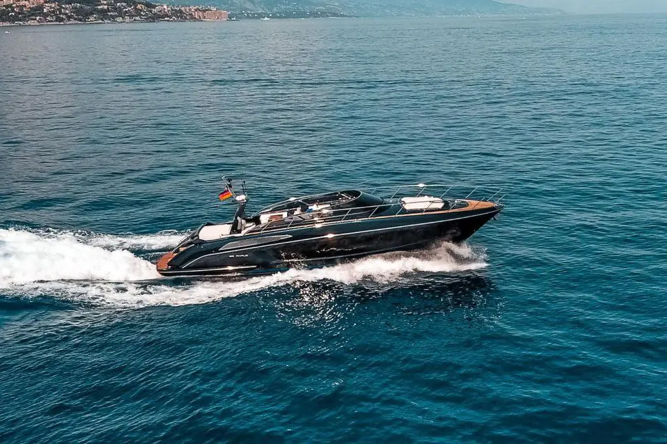 Riva 56 Rivale, exterior — Yacht Charter Marbella, Marbella. Diseño italiano y velocidad para tardes en la costa