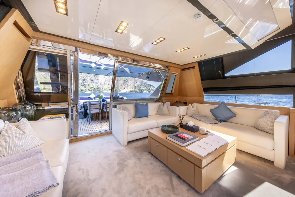 Riva 86 Domino, exterior — Yacht Charter Marbella, Marbella. Once invitados, cuatro camarotes, rumbo a Estepona