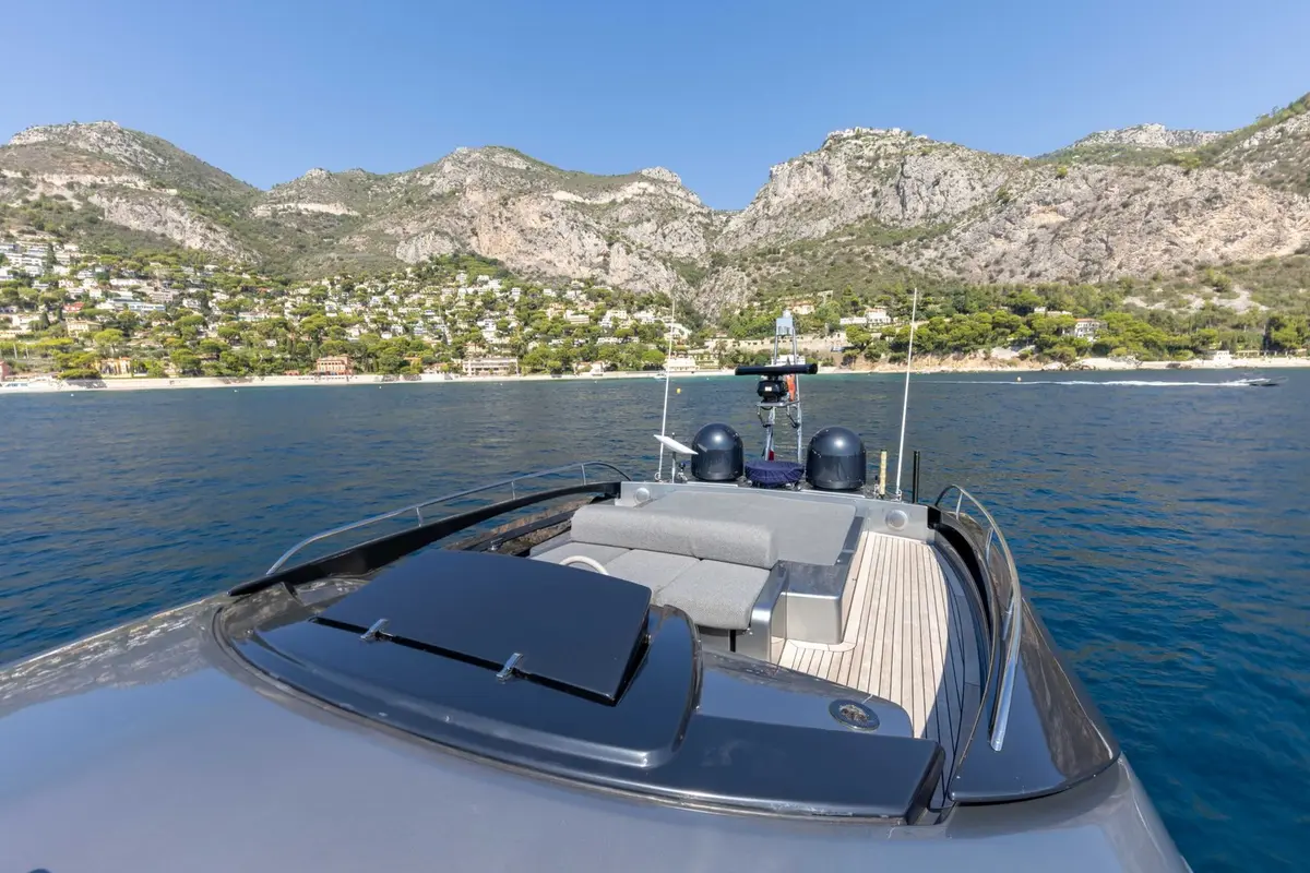 Riva 86 Domino, cubierta de popa — Yacht Charter Marbella, Marbella. Once invitados, cuatro camarotes, rumbo a Estepona