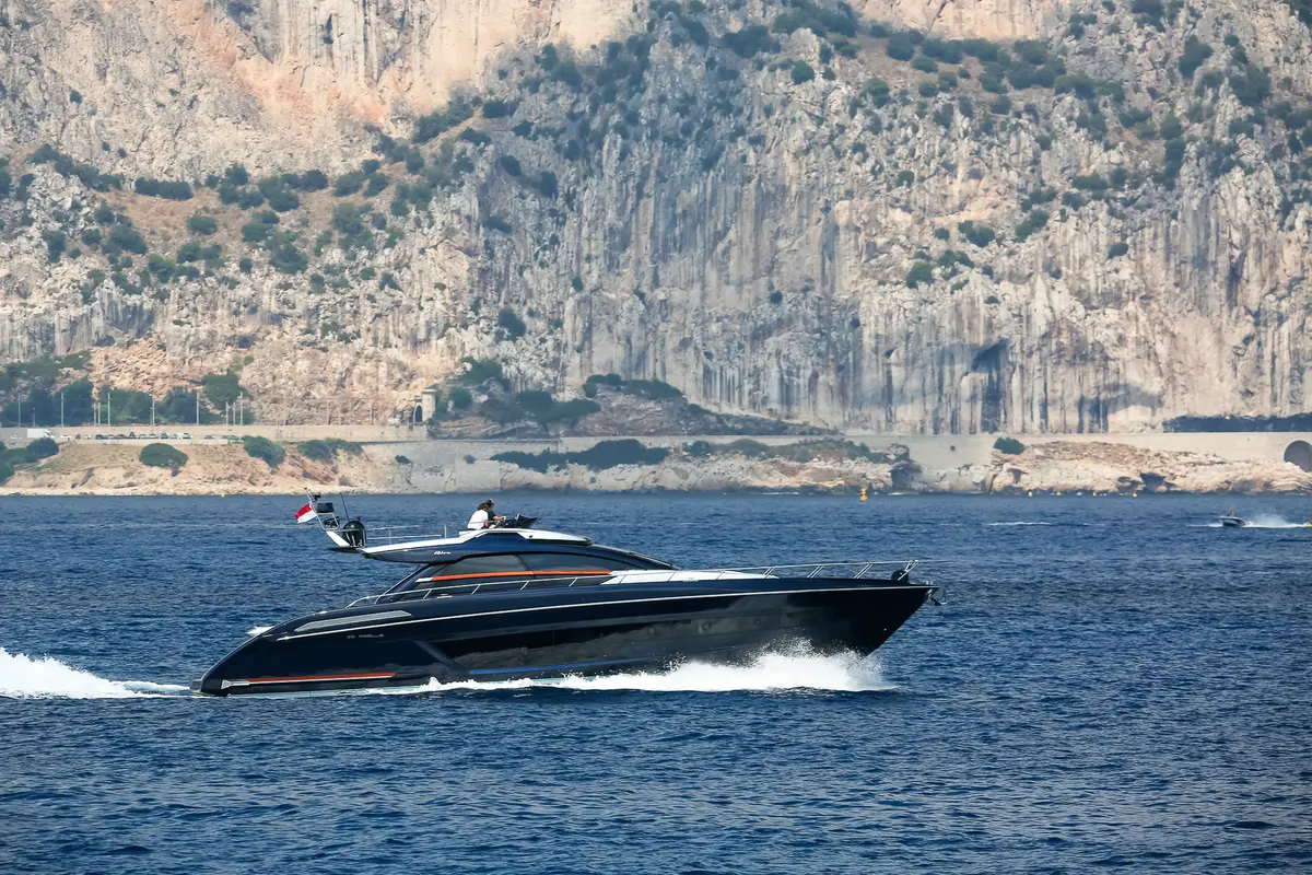 Ribelle 66, exterior — Yacht Charter Marbella, Marbella. Velocidad deportiva rumbo a las calas de Estepona
