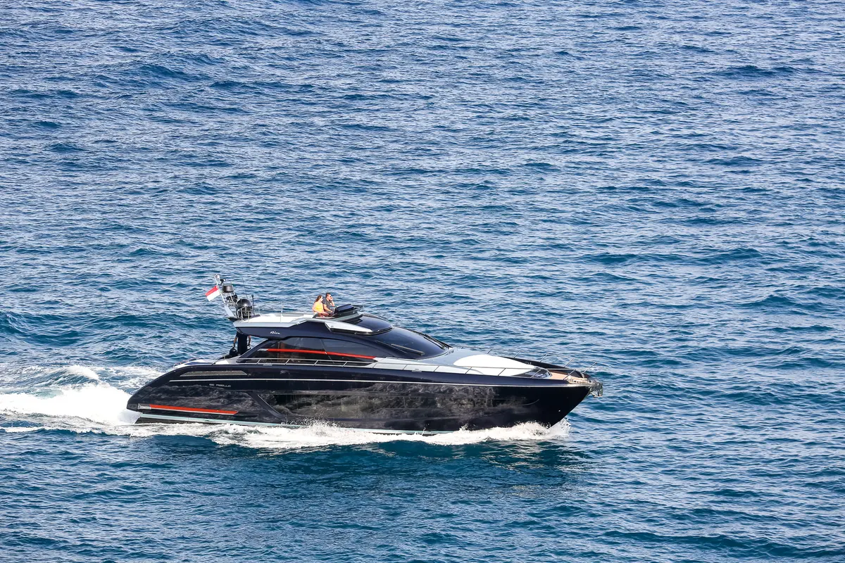 Ribelle 66, cubierta principal — Yacht Charter Marbella, Marbella. Velocidad deportiva rumbo a las calas de Estepona
