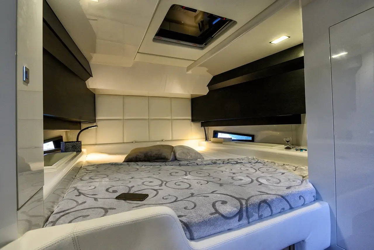 Sacs 47, exterior — Yacht Charter Marbella, Marbella. Casco deportivo para tardes cortas frente a Estepona