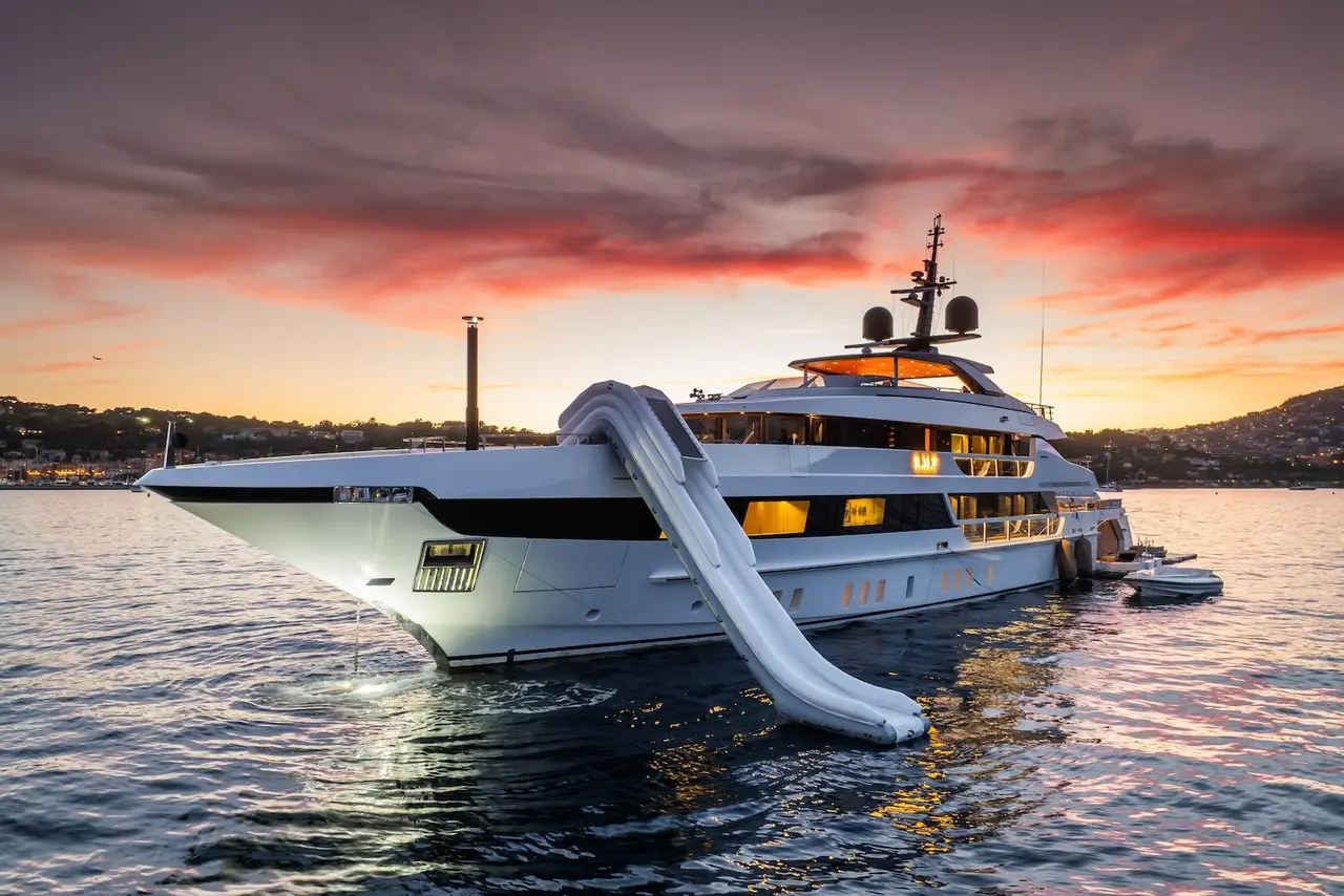 RMF, exterior — Yacht Charter Marbella, Marbella. 52 metros de calma para travesías de varios días