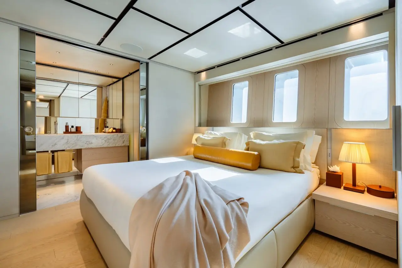 RMF, flybridge — Yacht Charter Marbella, Marbella. 52 metros de calma para travesías de varios días