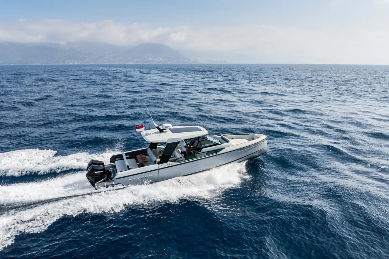 Saxdor 320, exterior — Yacht Charter Marbella, Marbella. Salidas rápidas de tarde para grupos pequeños