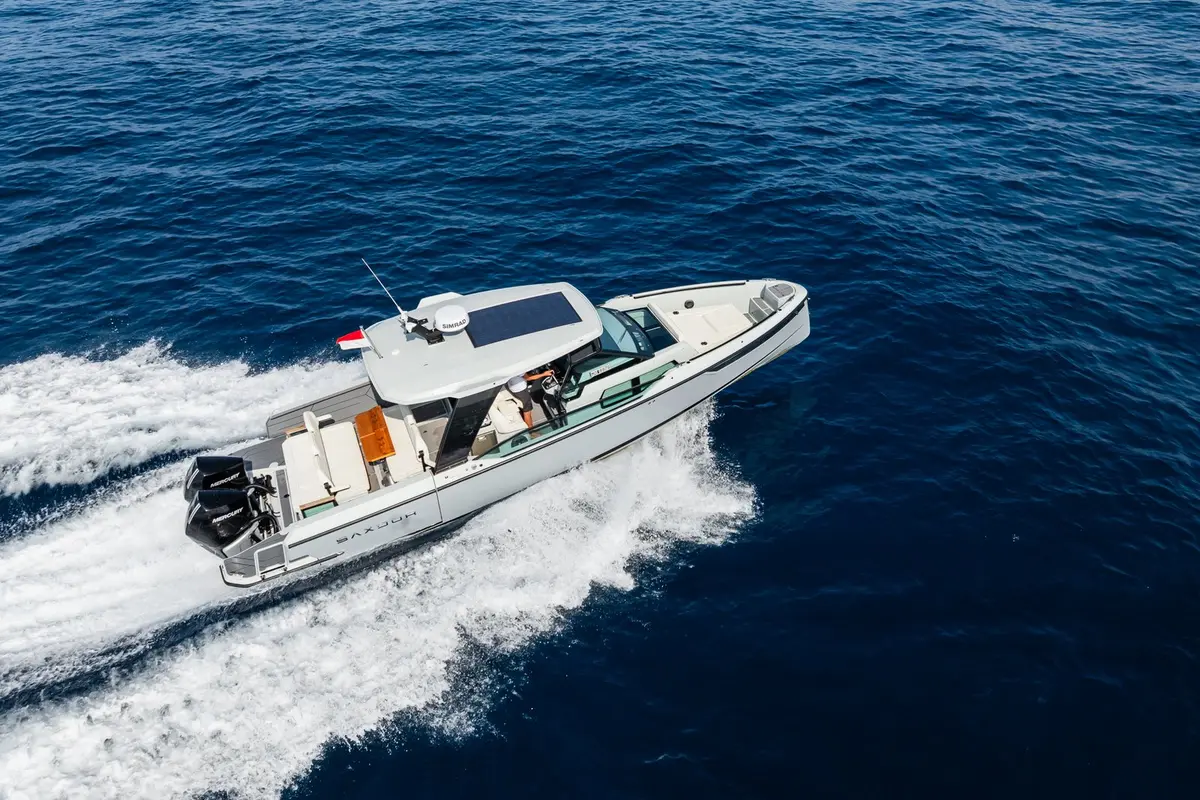 Saxdor 320, salón — Yacht Charter Marbella, Marbella. Salidas rápidas de tarde para grupos pequeños