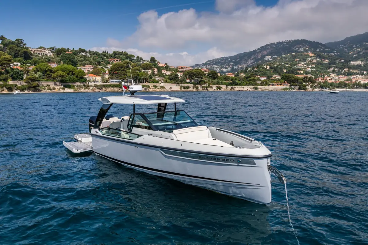 Saxdor 320, flybridge — Yacht Charter Marbella, Marbella. Salidas rápidas de tarde para grupos pequeños