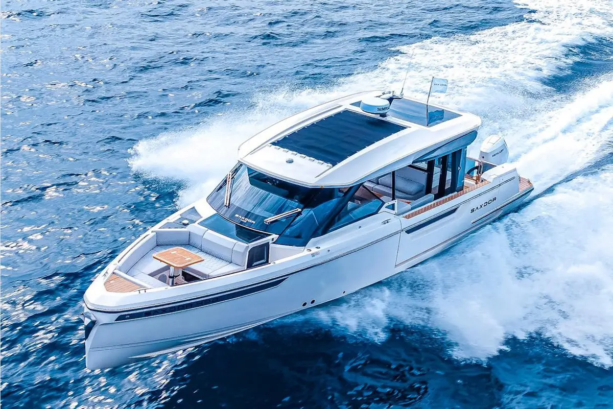 Saxdor 400 GTO, exterior — Yacht Charter Marbella, Marbella. Deportivo walkaround para escapadas rápidas por la costa