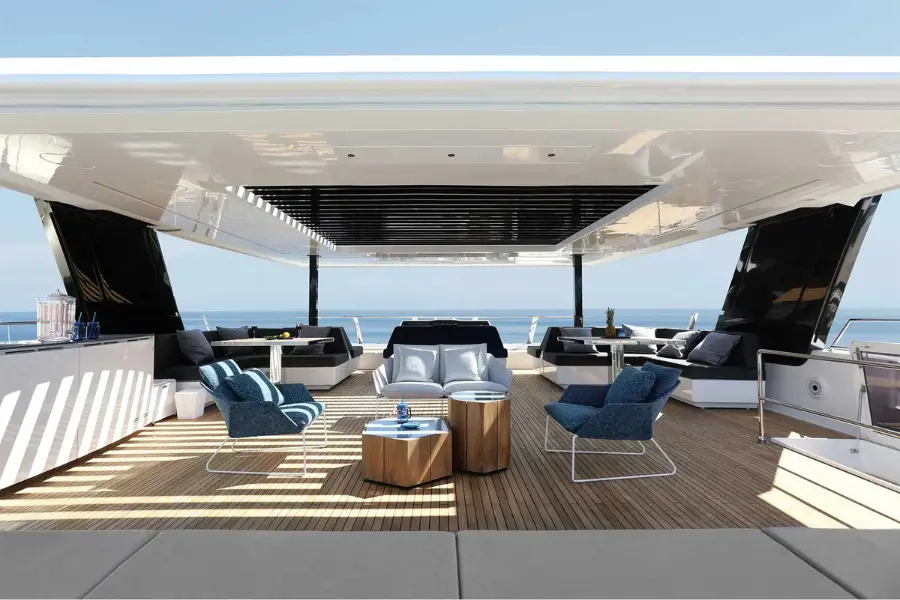Sunreef 80, exterior — Yacht Charter Marbella, Marbella. Catamarán con flybridge para tardes tranquilas frente a Estepona
