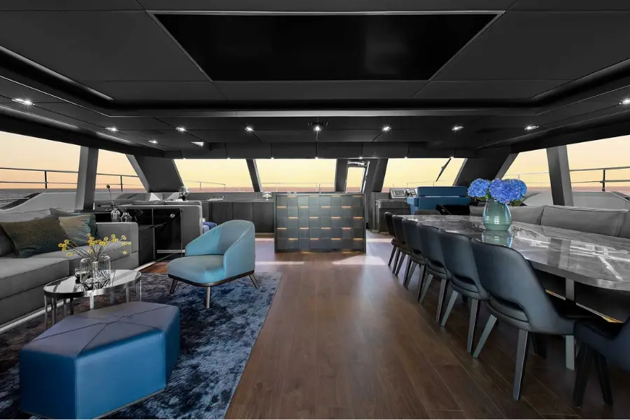 Sunreef 80, camarote principal — Yacht Charter Marbella, Marbella. Catamarán con flybridge para tardes tranquilas frente a Estepona