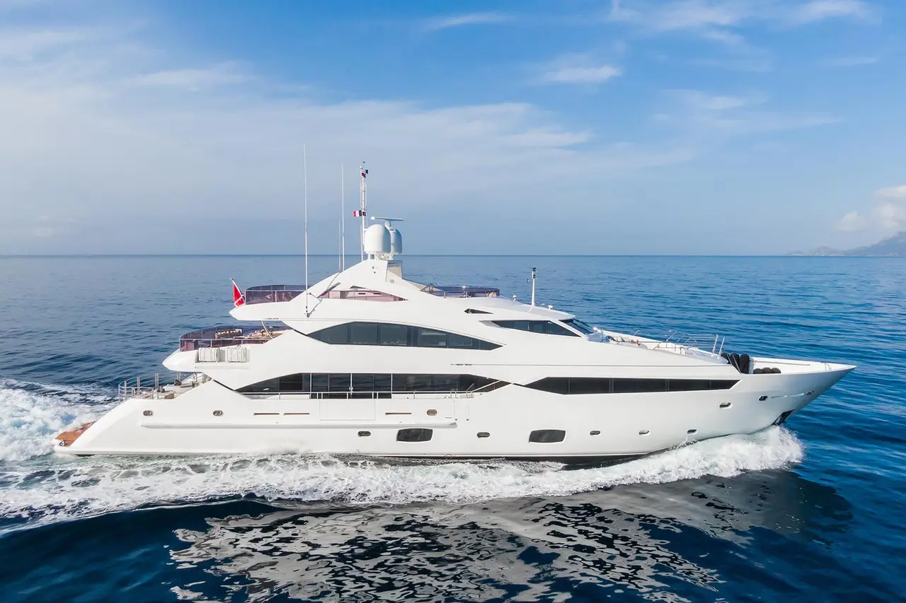 Thumper — Yacht Charter Marbella, Marbella. Superyate deportivo de cuarenta metros para grupos de doce
