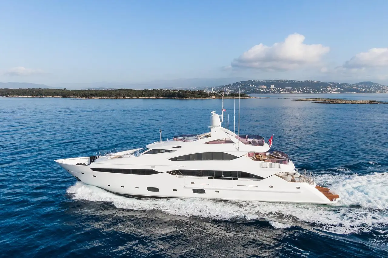 Thumper, exterior — Yacht Charter Marbella, Marbella. Superyate deportivo de cuarenta metros para grupos de doce
