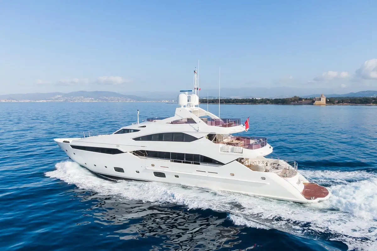 Thumper, salón — Yacht Charter Marbella, Marbella. Superyate deportivo de cuarenta metros para grupos de doce