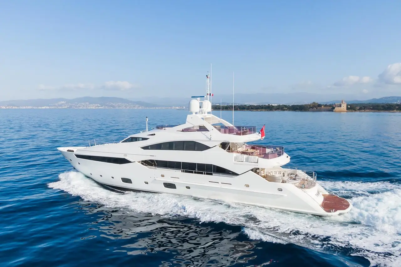Thumper, salón — Yacht Charter Marbella, Marbella. Superyate deportivo de cuarenta metros para grupos de doce