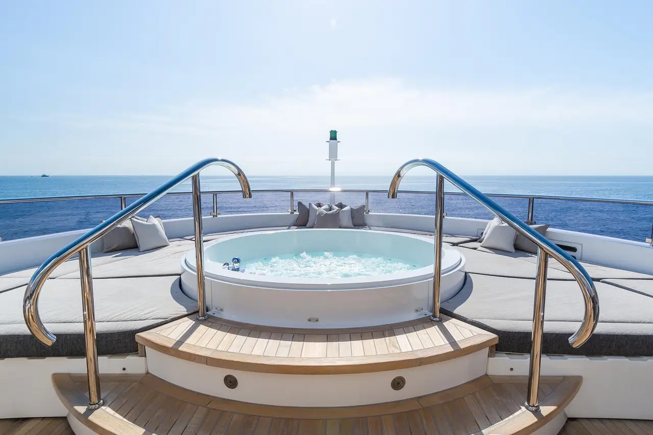 Thumper, exterior — Yacht Charter Marbella, Marbella. Superyate deportivo de cuarenta metros para grupos de doce