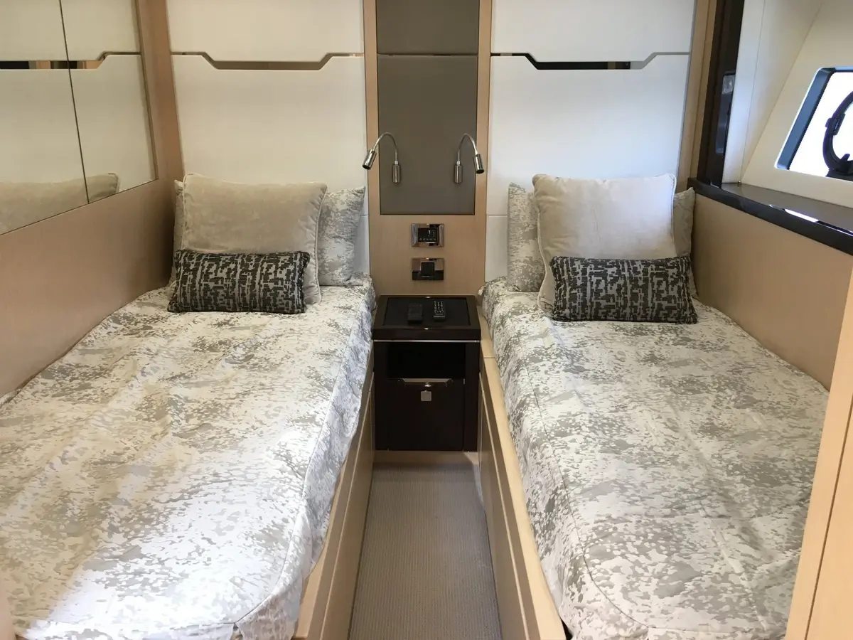 Sunseeker 68, exterior — Yacht Charter Marbella, Marbella. Veintidós metros de deportividad para la costa de Estepona