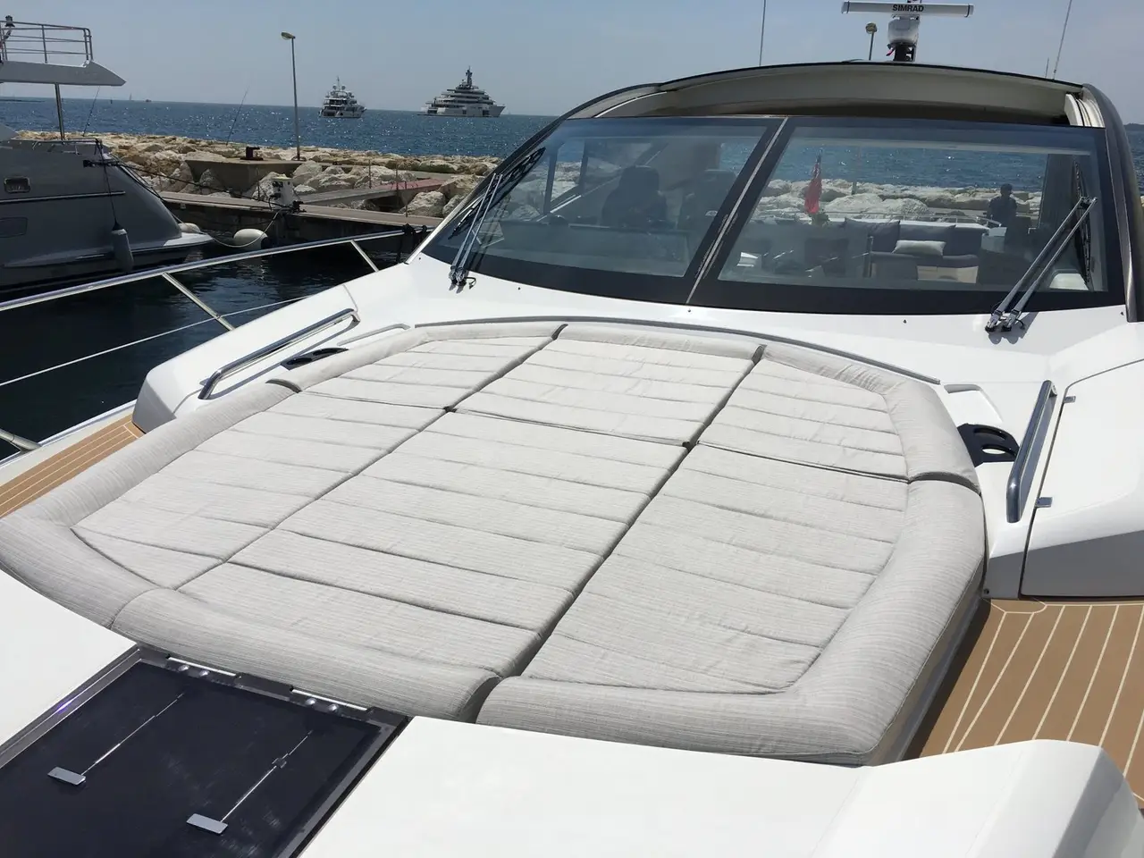 Sunseeker 68, camarote principal — Yacht Charter Marbella, Marbella. Veintidós metros de deportividad para la costa de Estepona