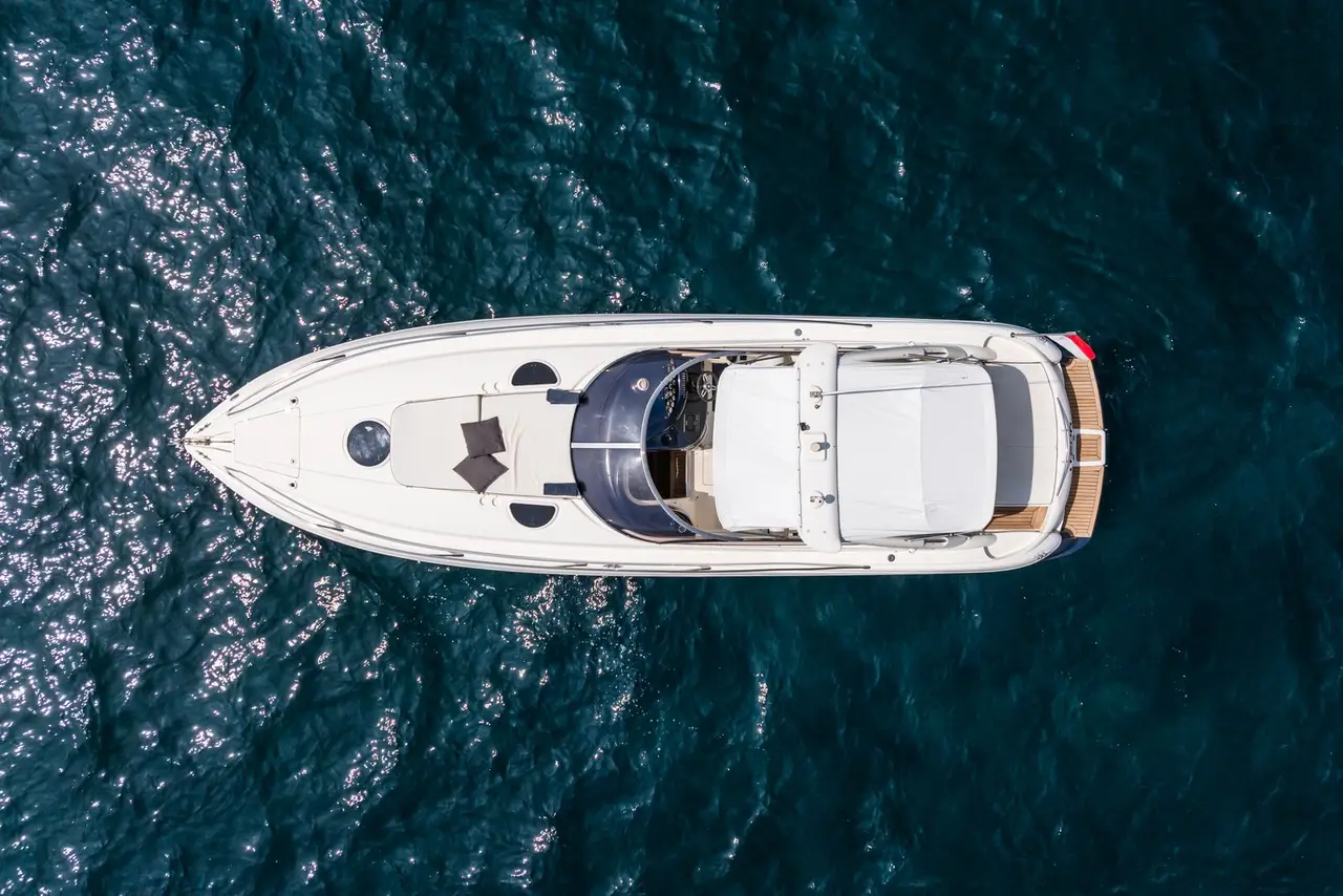Superhawk 34, cubierta principal — Yacht Charter Marbella, Marbella. Salidas cortas y rápidas por la bahía de Marbella