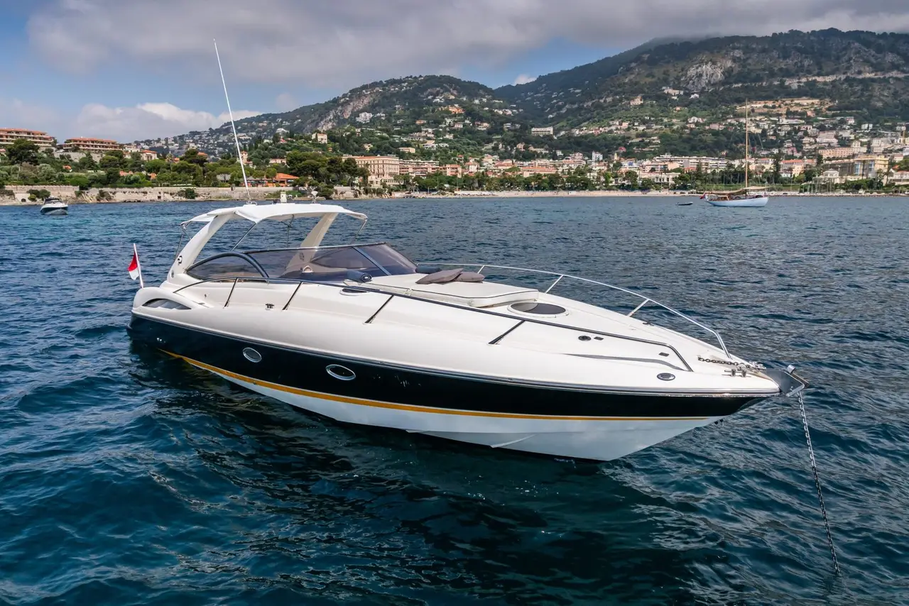Superhawk 34, cubierta de popa — Yacht Charter Marbella, Marbella. Salidas cortas y rápidas por la bahía de Marbella