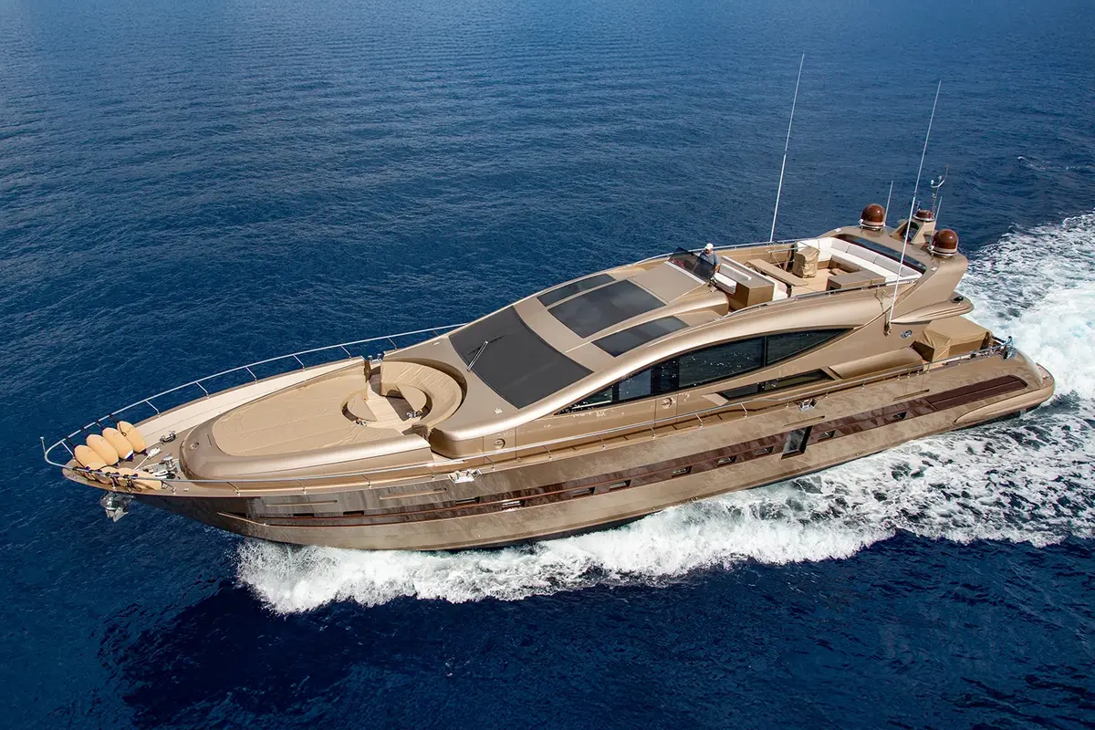 Vandutch 55, exterior — Yacht Charter Marbella, Marbella. Líneas bajas y deportivas para tardes en Puerto Banús