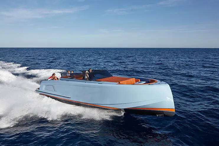 Vanquish VQ60 — Yacht Charter Marbella, Marbella. Deportivo veloz para escapadas cortas por la costa