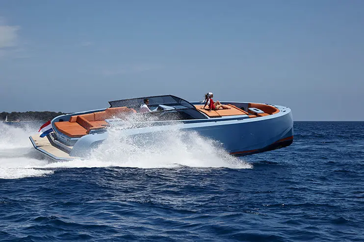 Vanquish VQ60, exterior — Yacht Charter Marbella, Marbella. Deportivo veloz para escapadas cortas por la costa