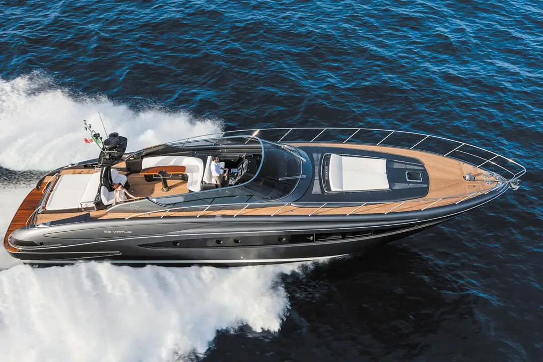 Virtus 63 — Yacht Charter Marbella, Marbella. Casco deportivo italiano para escapadas cortas de día