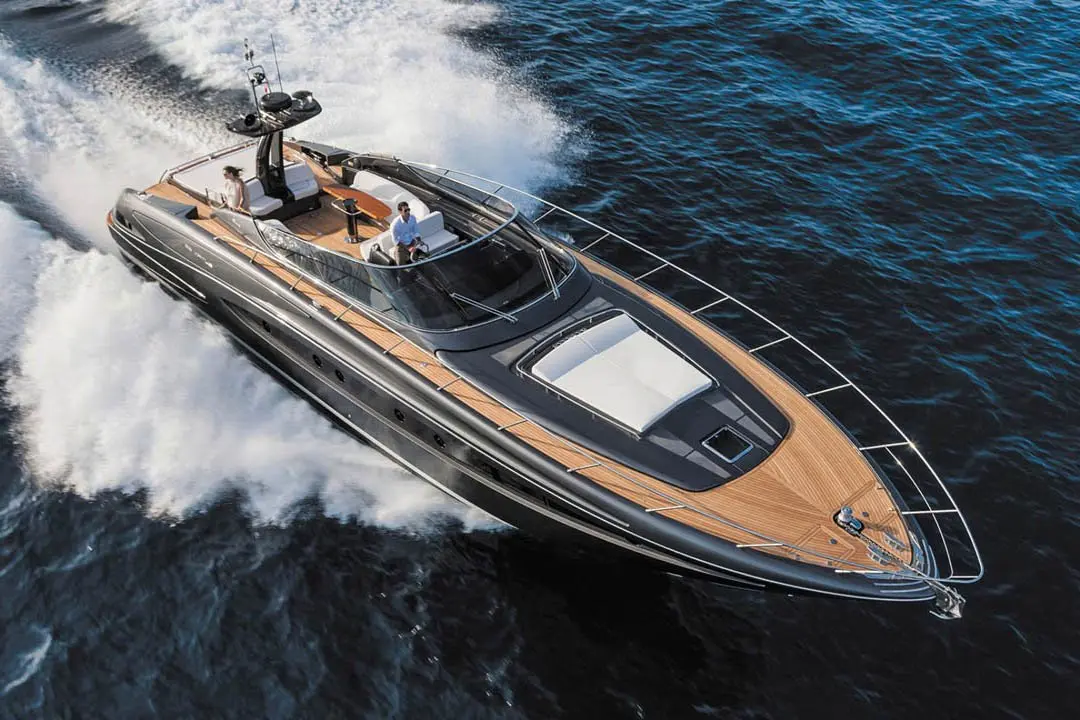 Virtus 63, exterior — Yacht Charter Marbella, Marbella. Casco deportivo italiano para escapadas cortas de día