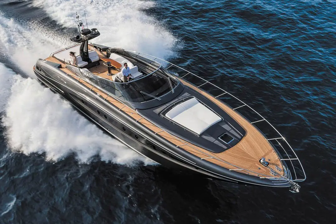 Virtus 63, exterior — Yacht Charter Marbella, Marbella. Casco deportivo italiano para escapadas cortas de día