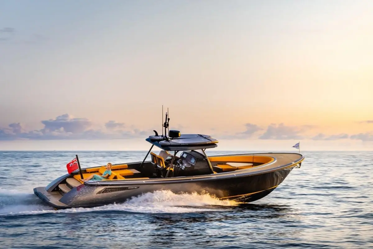 Wajer 38S — Yacht Charter Marbella, Marbella. Recorridos ágiles por la costa desde Puerto Banús