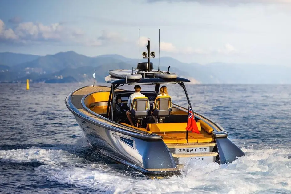 Wajer 38S, cubierta de popa — Yacht Charter Marbella, Marbella. Recorridos ágiles por la costa desde Puerto Banús