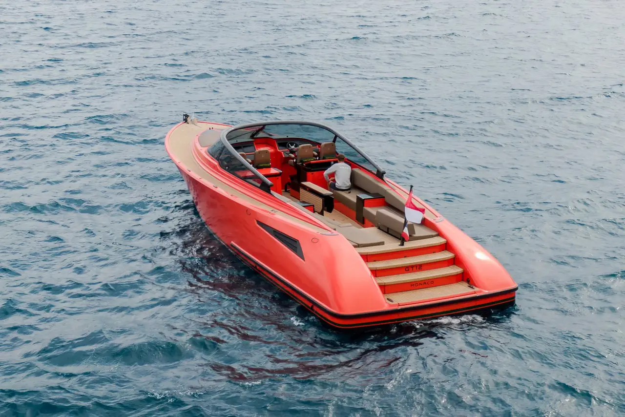 Wajer 55, cubierta de popa — Yacht Charter Marbella, Marbella. Velocidad y confort para un día en la costa