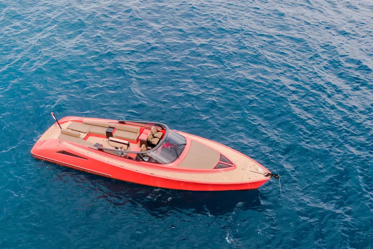 Wajer 55, salón — Yacht Charter Marbella, Marbella. Velocidad y confort para un día en la costa