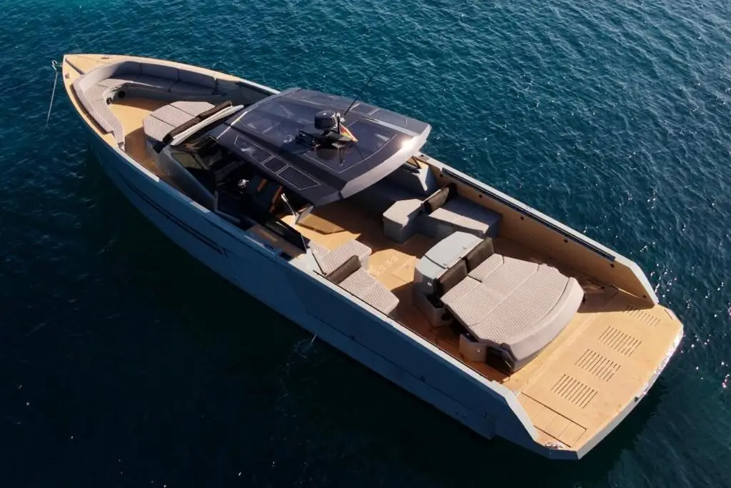 Wajer 55, exterior — Yacht Charter Marbella, Marbella. Velocidad y confort para un día en la costa